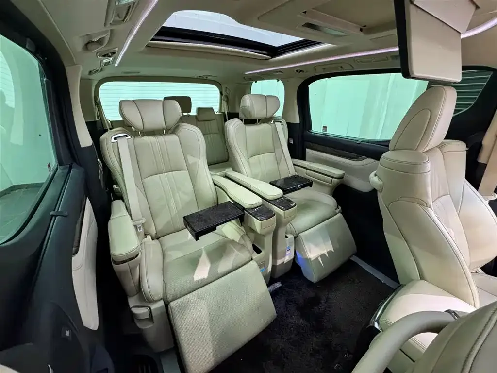 Toyota Alphard 2023 из CN, фото 2