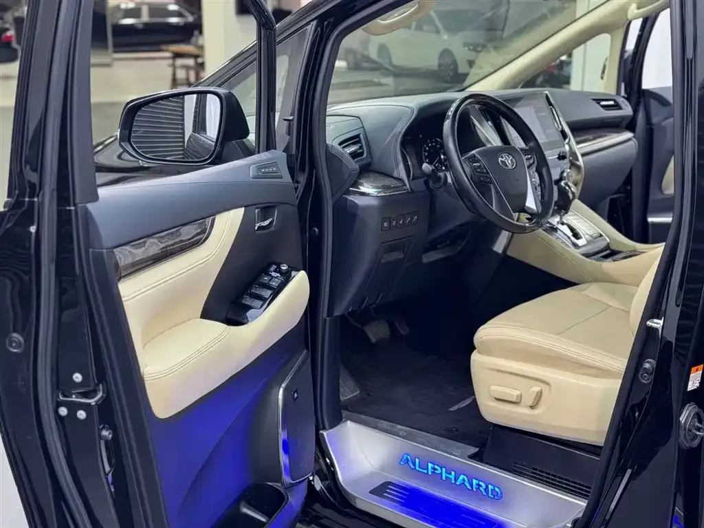 Toyota Alphard 2023 из CN, фото 10