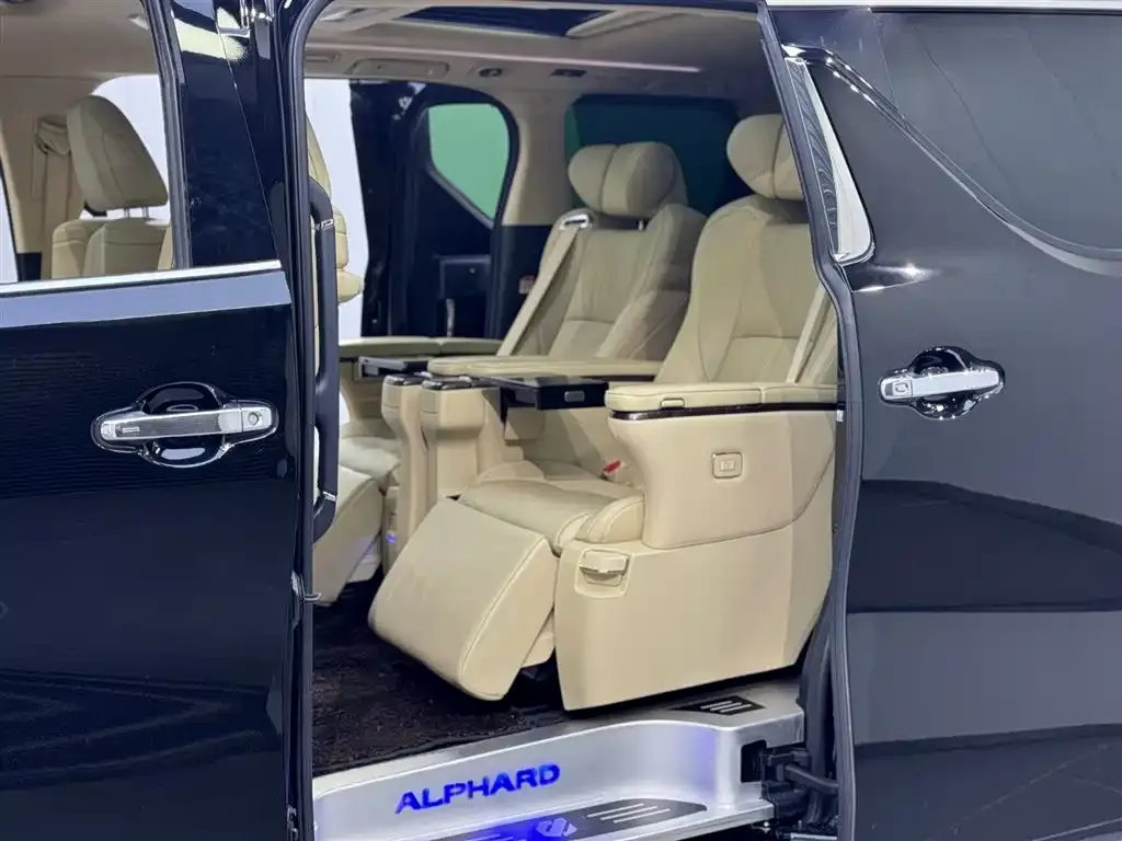 Toyota Alphard 2023 из CN, фото 5