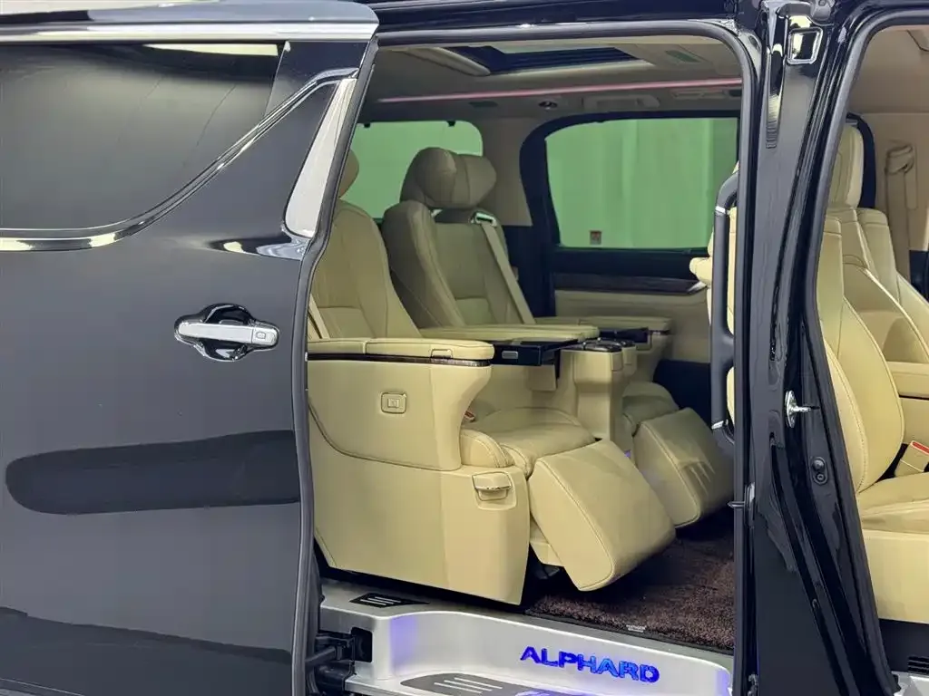 Toyota Alphard 2023 из CN, фото 8