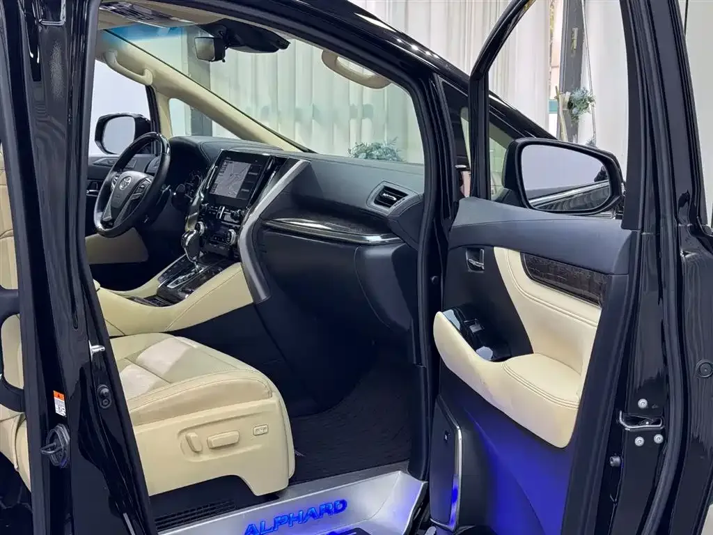 Toyota Alphard 2023 из CN, фото 3