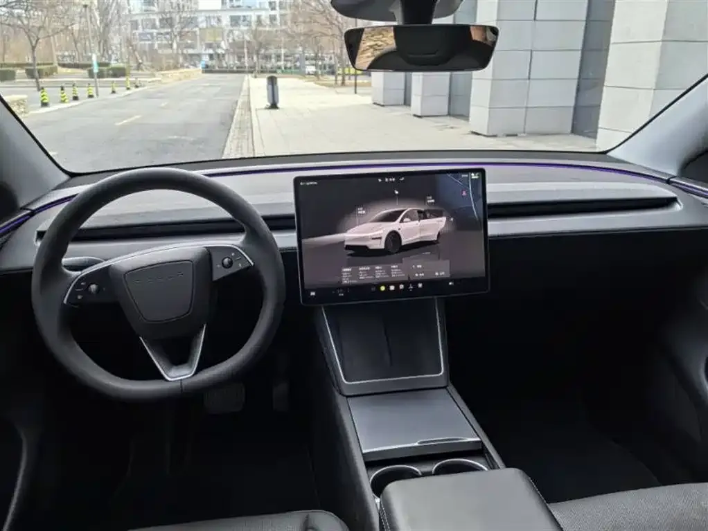 Tesla Model Y — фото 9