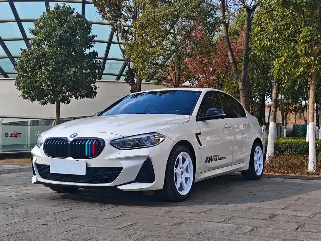BMW 1 Series 2023 из CN, фото 1