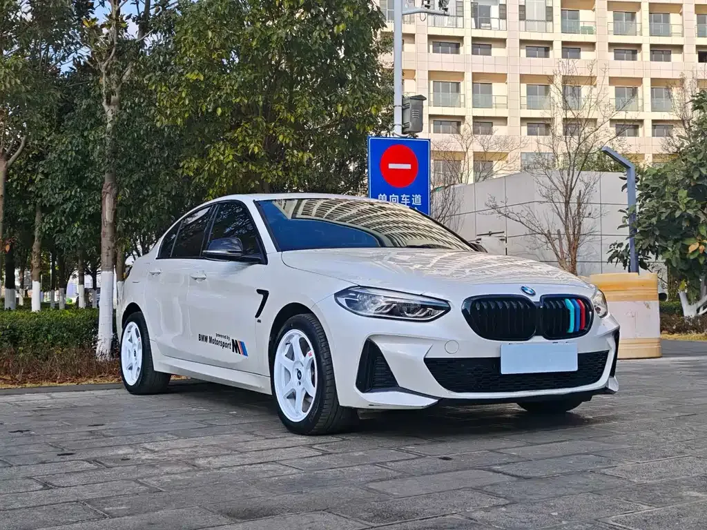 BMW 1 Series 2023 из CN, фото 8