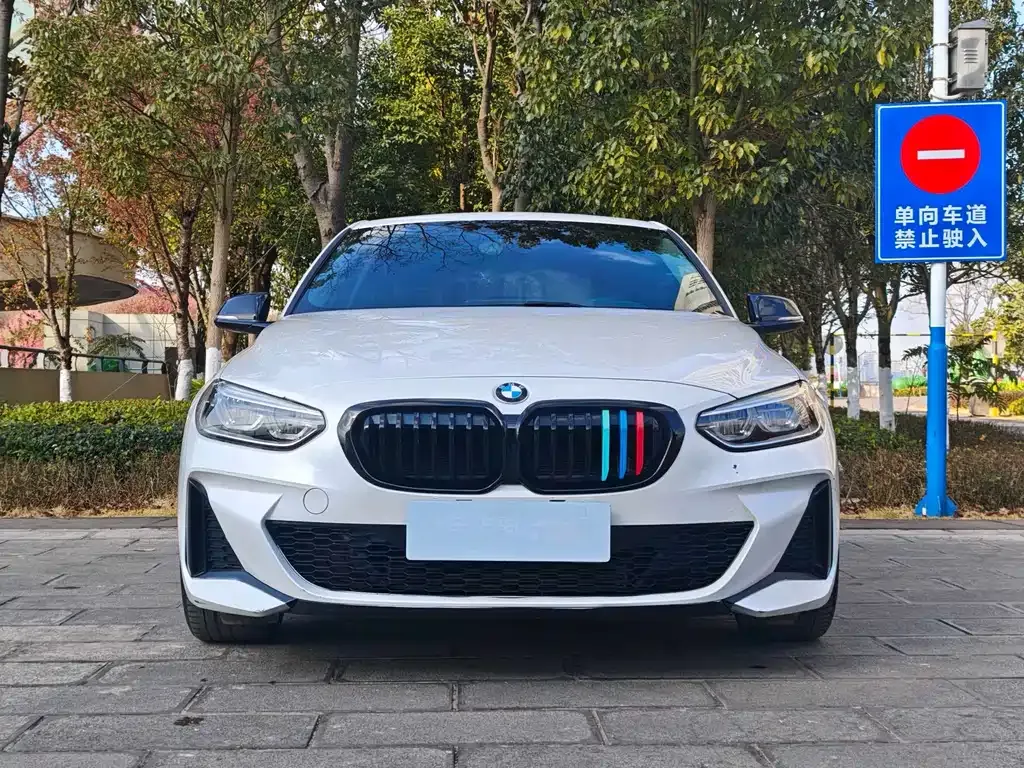 BMW 1 Series 2023 из CN, фото 10