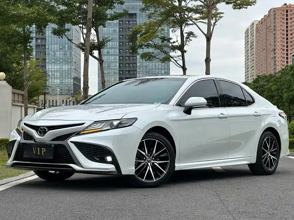 Toyota Camry 2023 из CN, фото 1