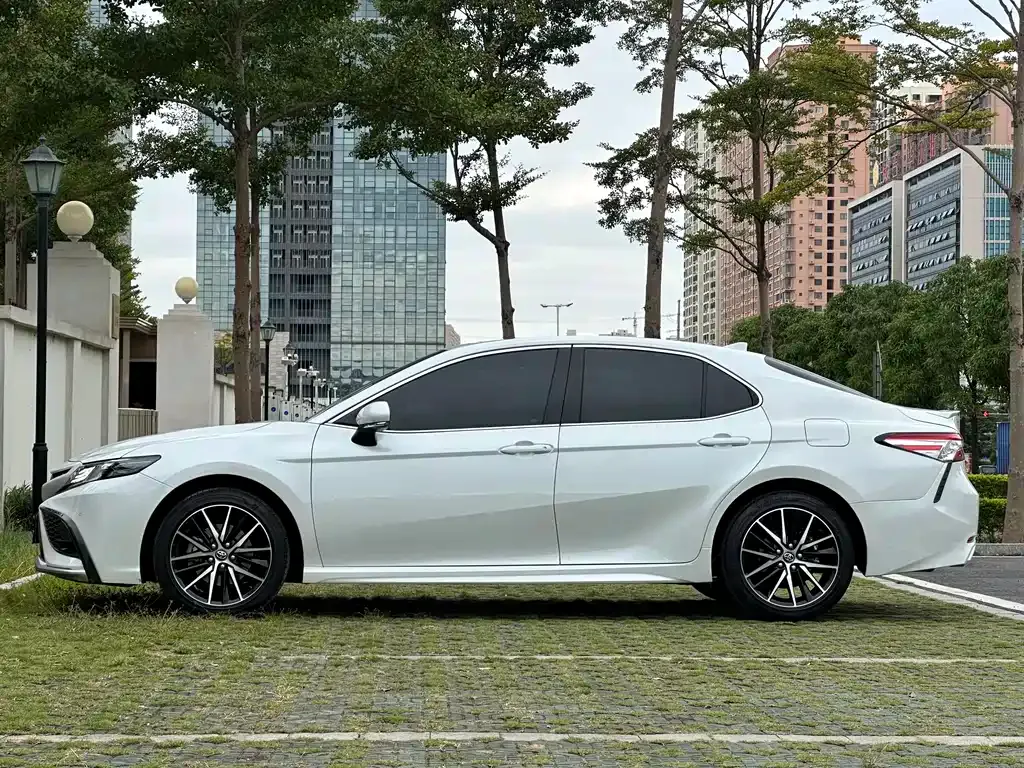 Toyota Camry 2023 из CN, фото 5