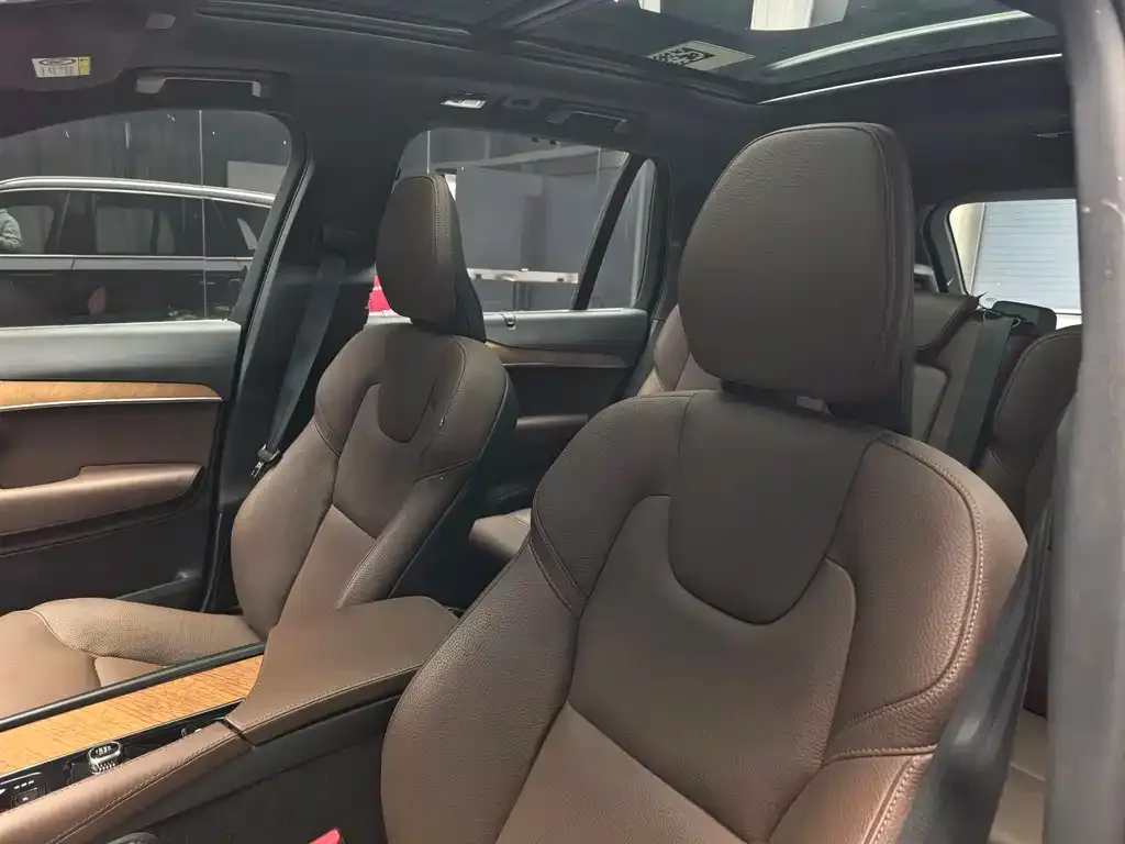 Volvo XC90 2025 из CN, фото 9