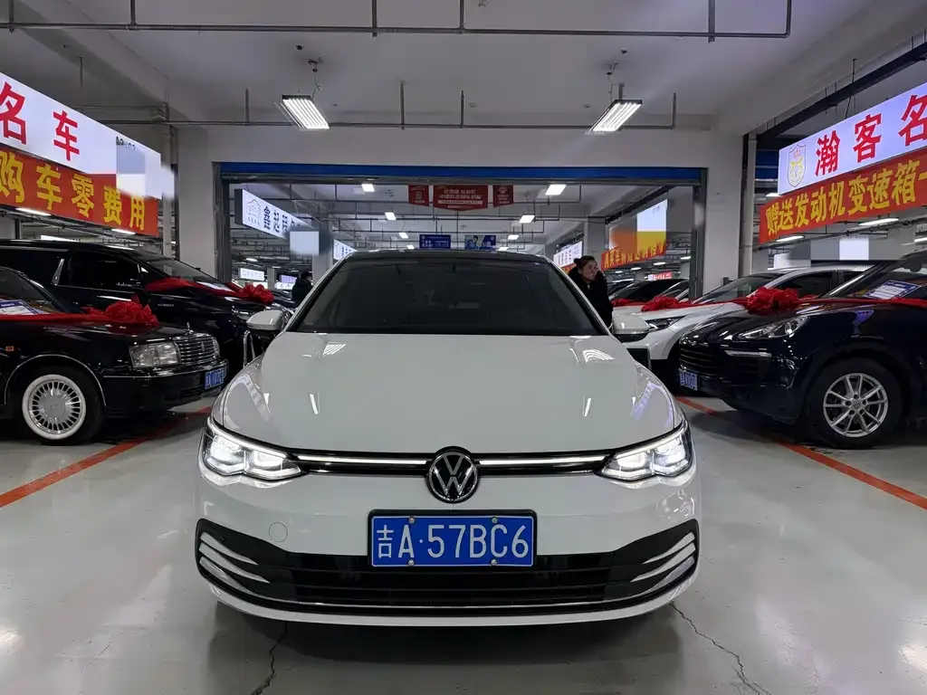 Volkswagen Golf 2024 из CN, фото 2