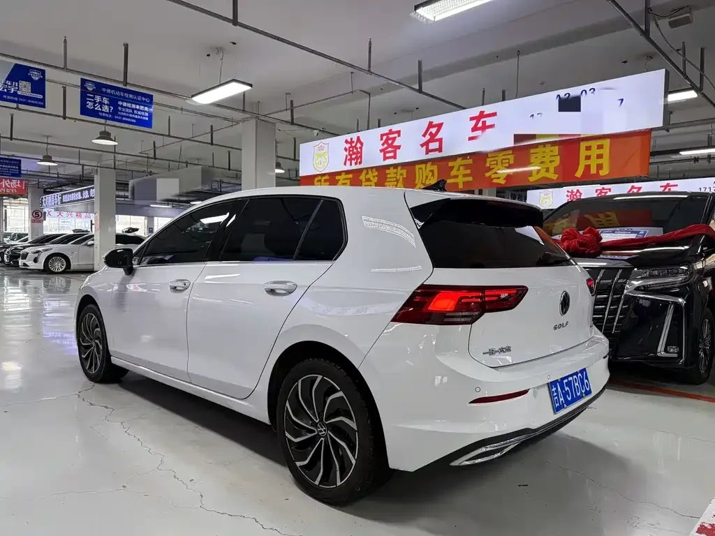 Volkswagen Golf 2024 из CN, фото 6