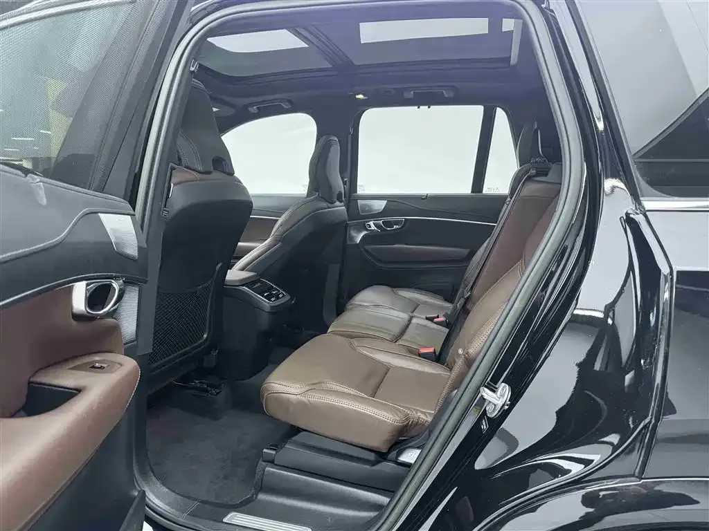 Volvo XC90 2023 из CN, фото 9