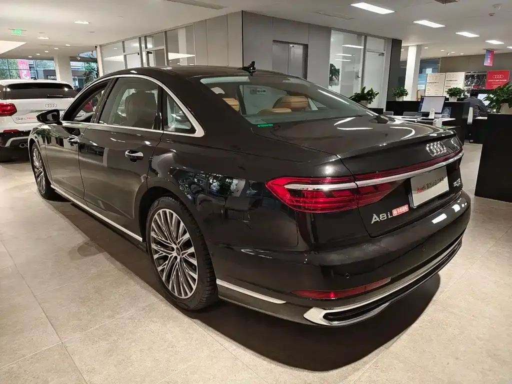 Audi A8 2024 из CN, фото 2
