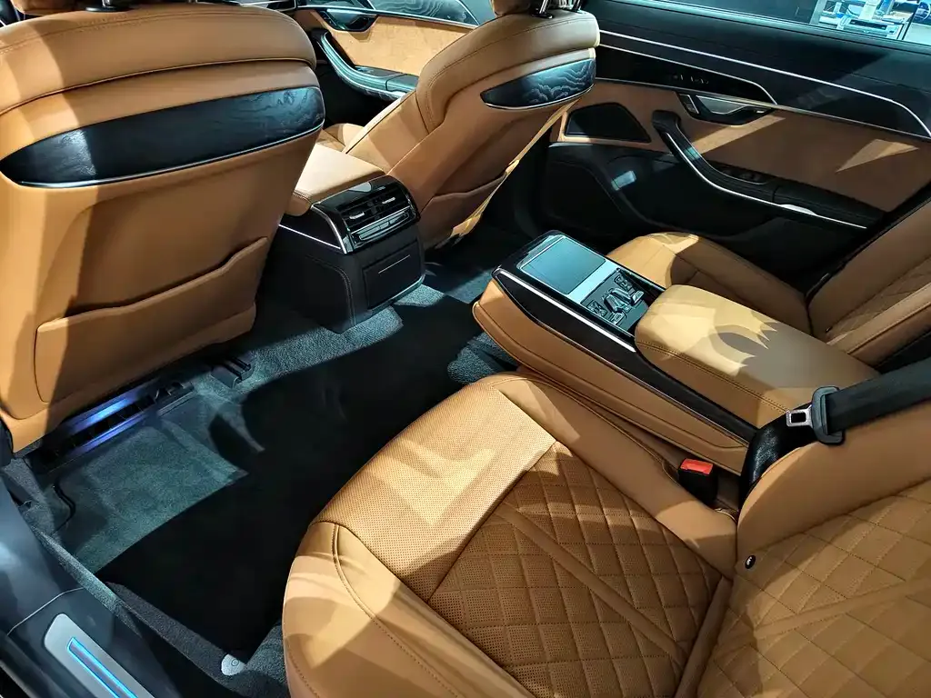 Audi A8 2024 из CN, фото 4