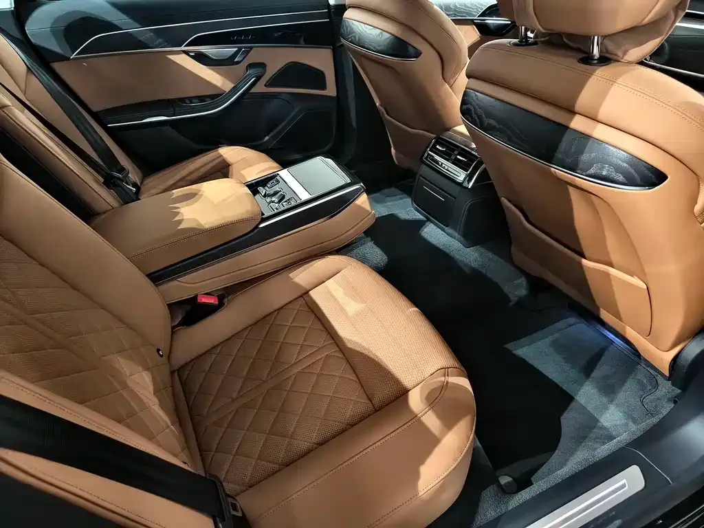 Audi A8 2024 из CN, фото 3