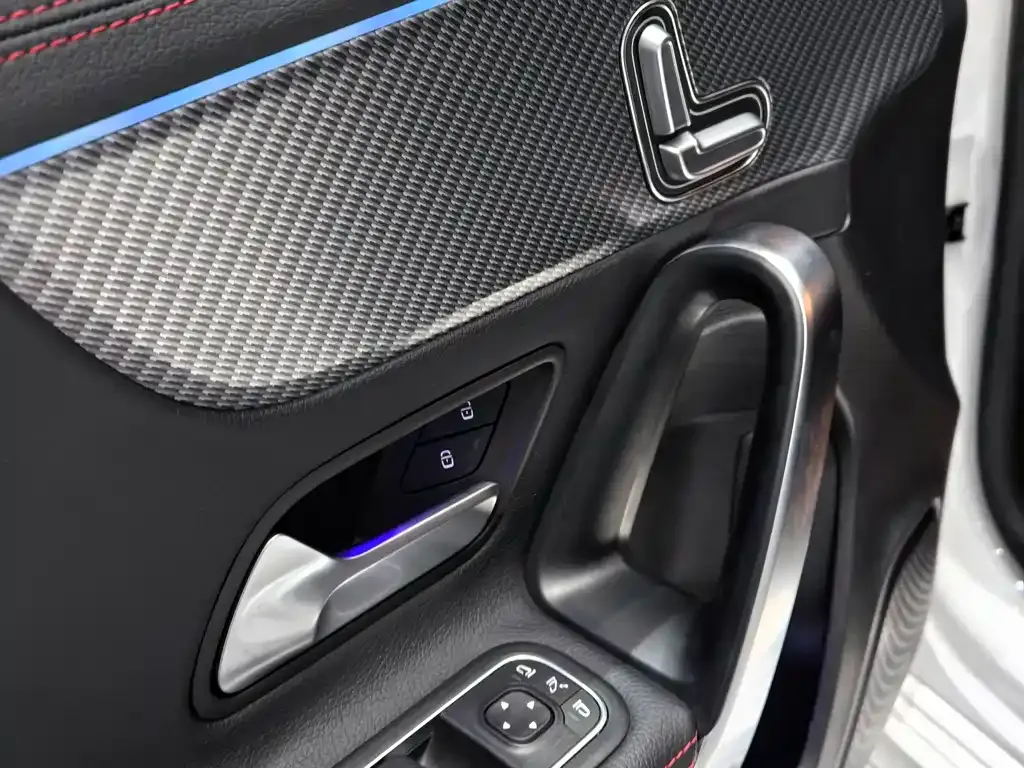 Mercedes-Benz A-Class 2024 из CN, фото 3