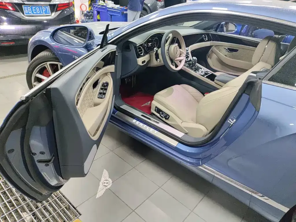 Bentley Continental 2021 из CN, фото 3