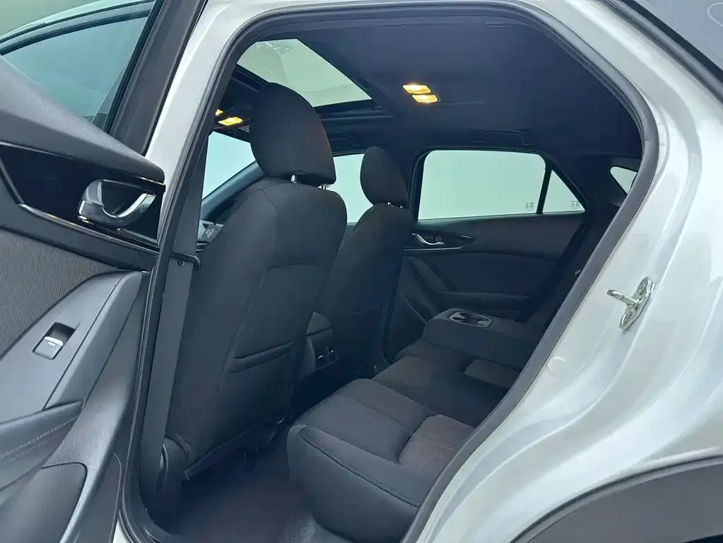 Mazda CX-4 2023 из CN, фото 3