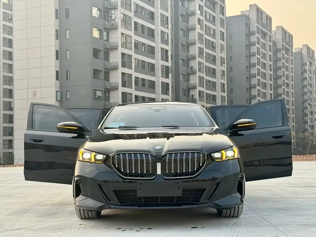 BMW 5 Series 2025 из CN, фото 5