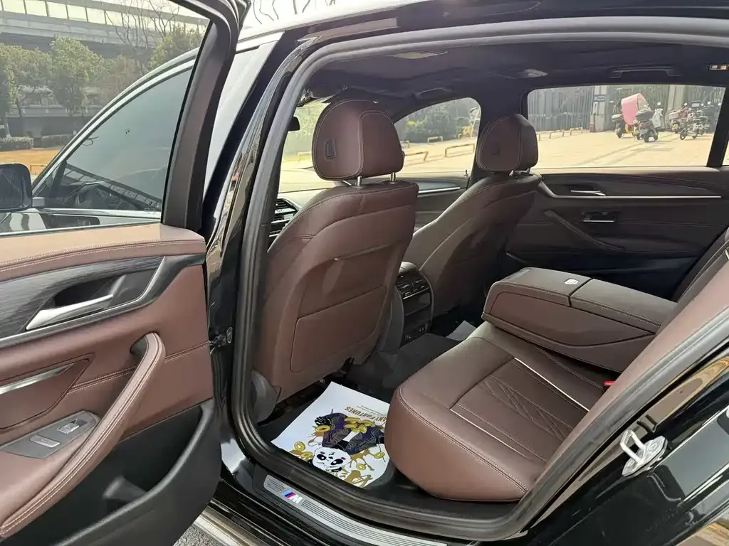 BMW 5 Series 2022 из CN, фото 6