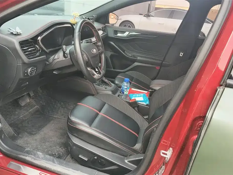 Ford Focus 2022 из CN, фото 6