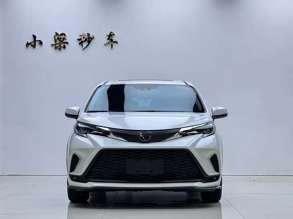 Toyota Granvia 2023 из CN, фото 2