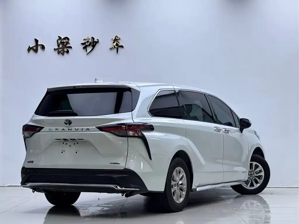 Toyota Granvia 2023 из CN, фото 3