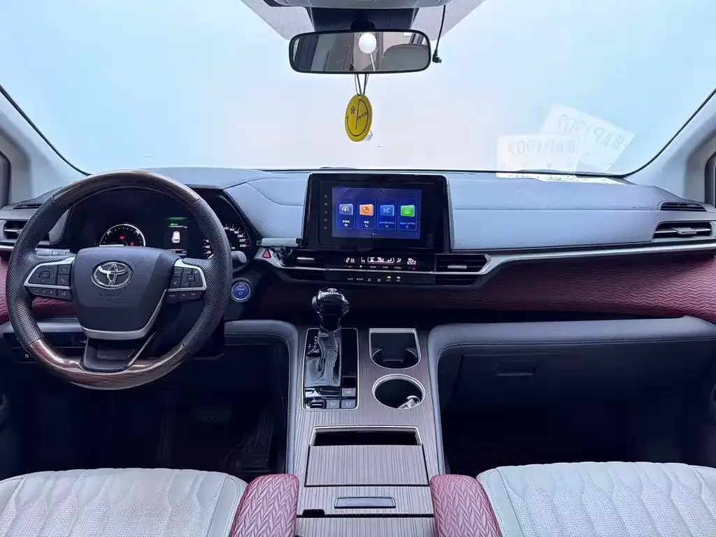 Toyota Granvia 2023 из CN, фото 8