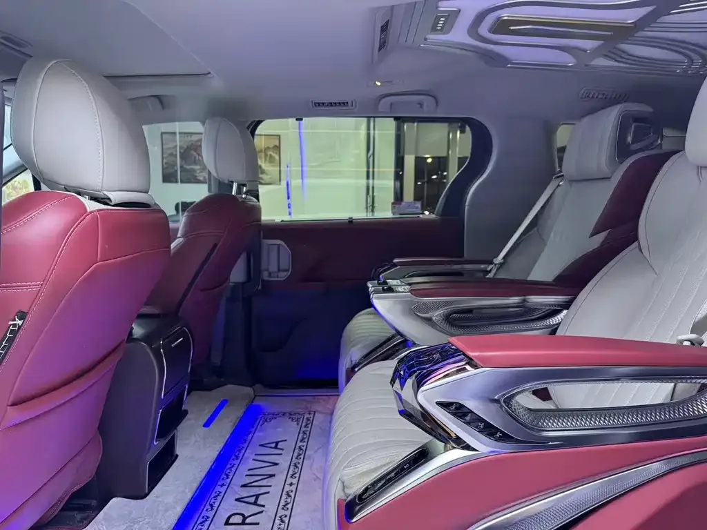 Toyota Granvia 2023 из CN, фото 7