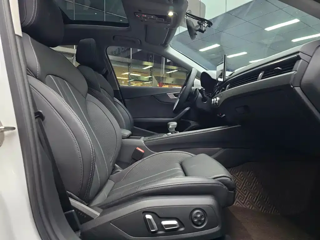 Audi A4L 2024 из CN, фото 10