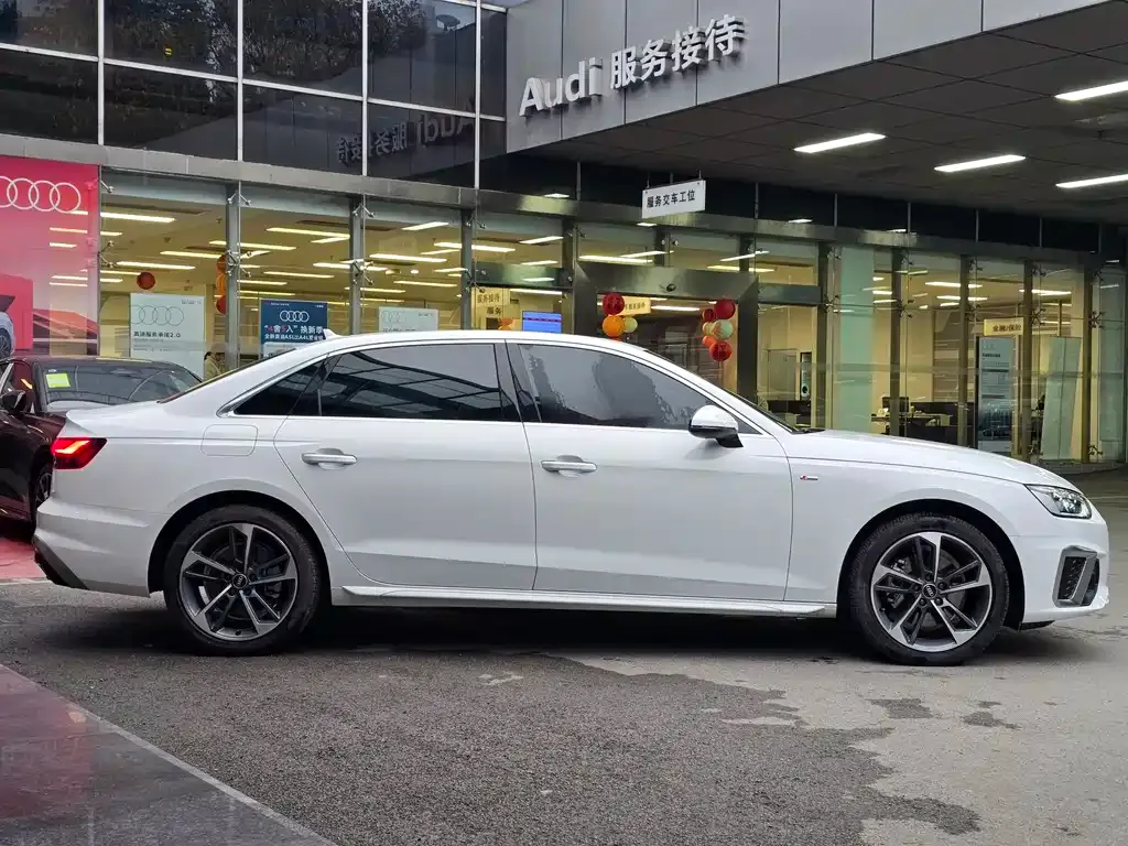 Audi A4L 2024 из CN, фото 8