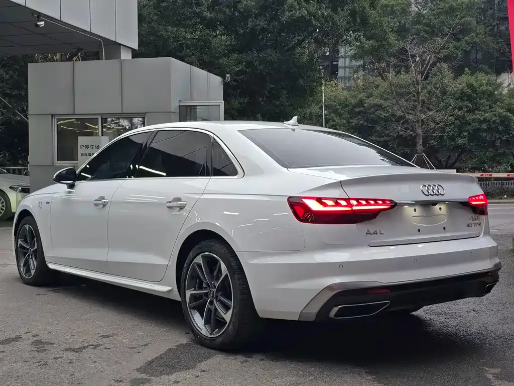 Audi A4L 2024 из CN, фото 3