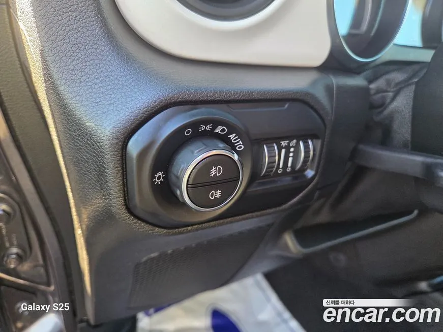 Jeep Wrangler 2021 из KR, фото 8