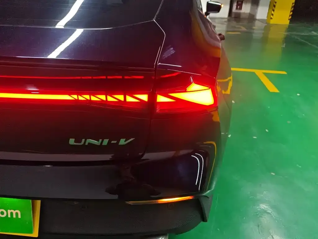 Changan UNI-V 2023 из CN, фото 2