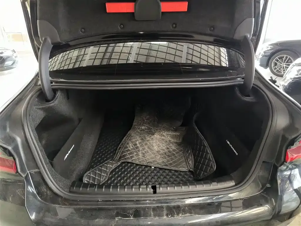 BMW 5 Series 2022 из CN, фото 10