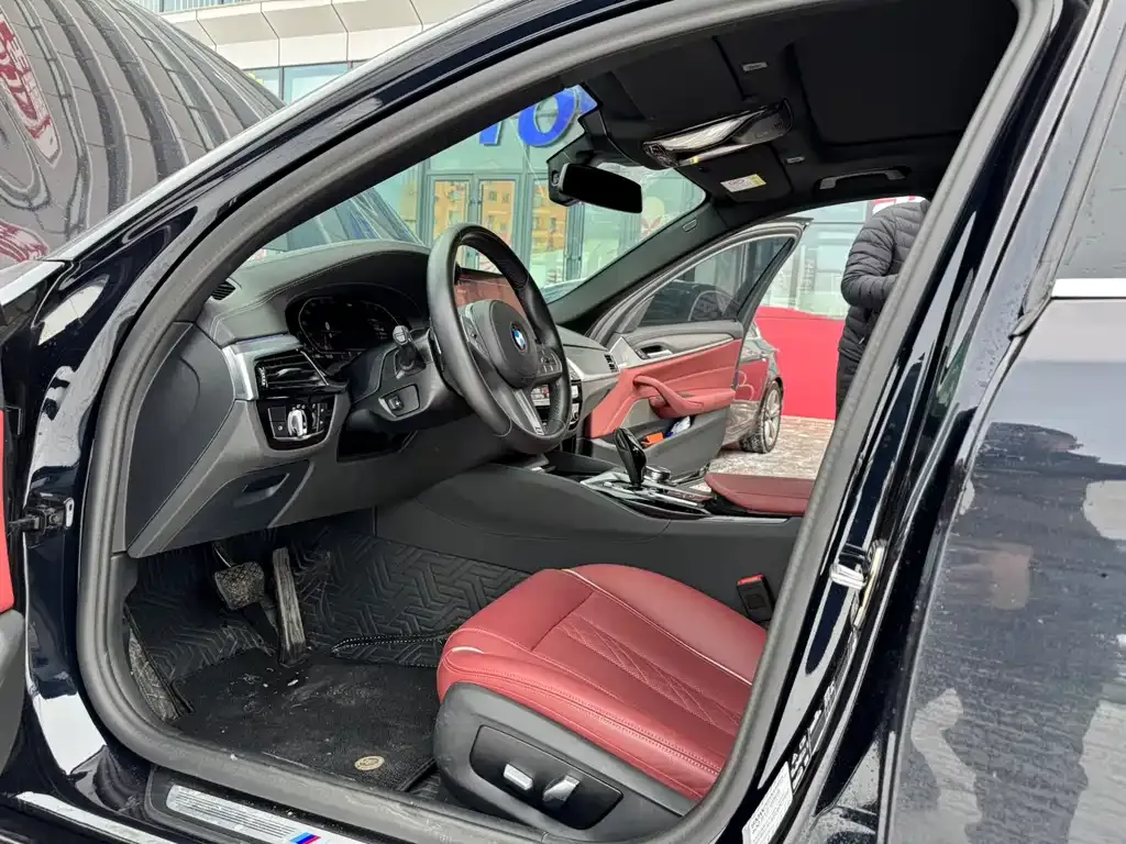 BMW 5 Series 2023 из CN, фото 10