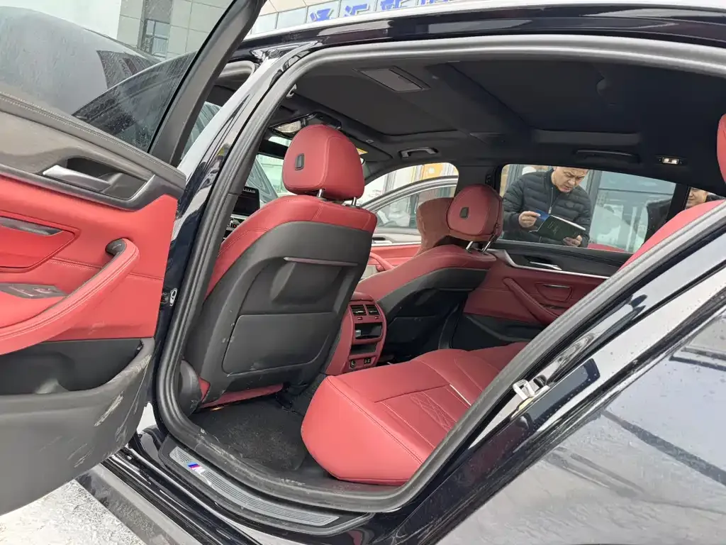 BMW 5 Series 2023 из CN, фото 4