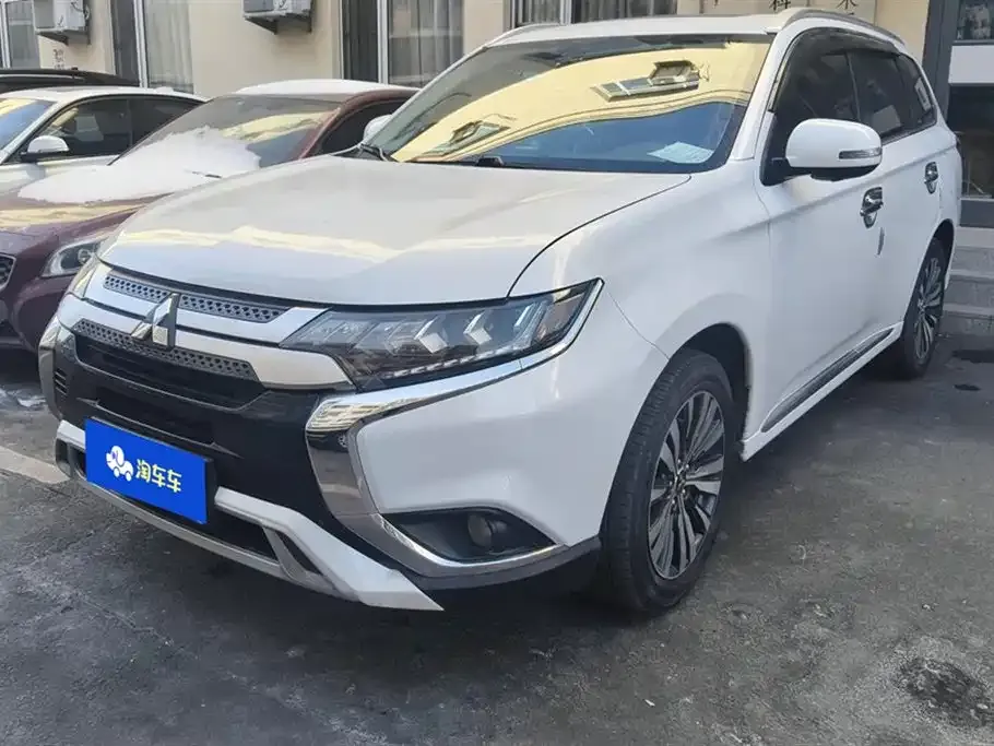 Mitsubishi Outlander 2022 из CN, фото 1