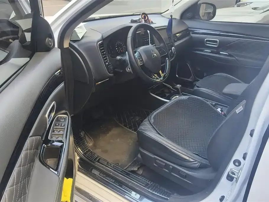 Mitsubishi Outlander 2022 из CN, фото 6