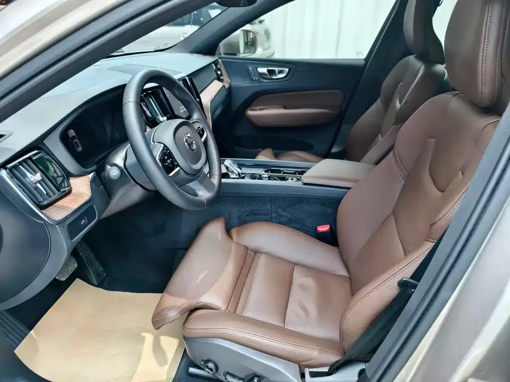 Volvo XC60 2025 из CN, фото 7