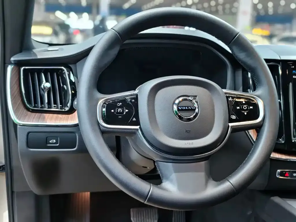 Volvo XC60 2025 из CN, фото 8