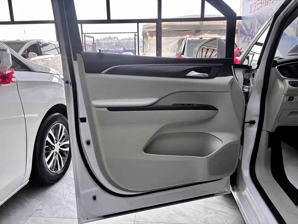 Buick GL8 2023 из CN, фото 4