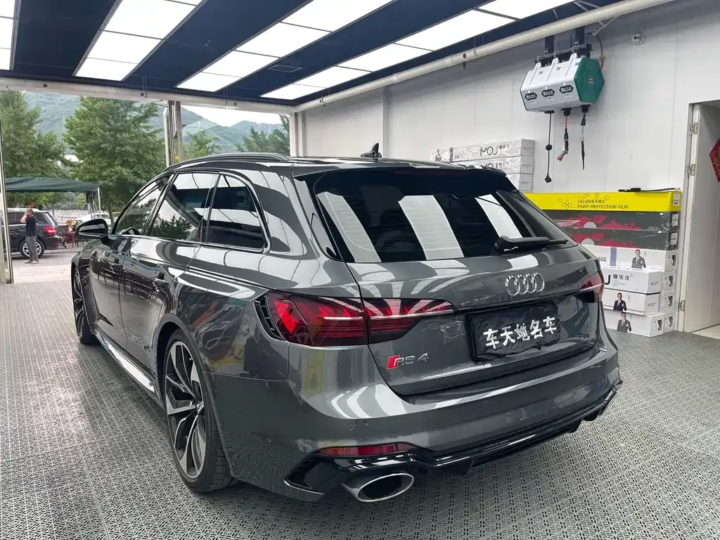Audi RS 4 2021 из CN, фото 2