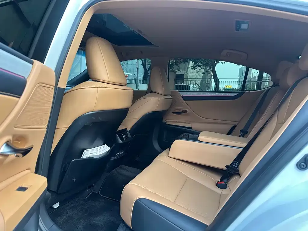 Lexus ES 2025 из CN, фото 8