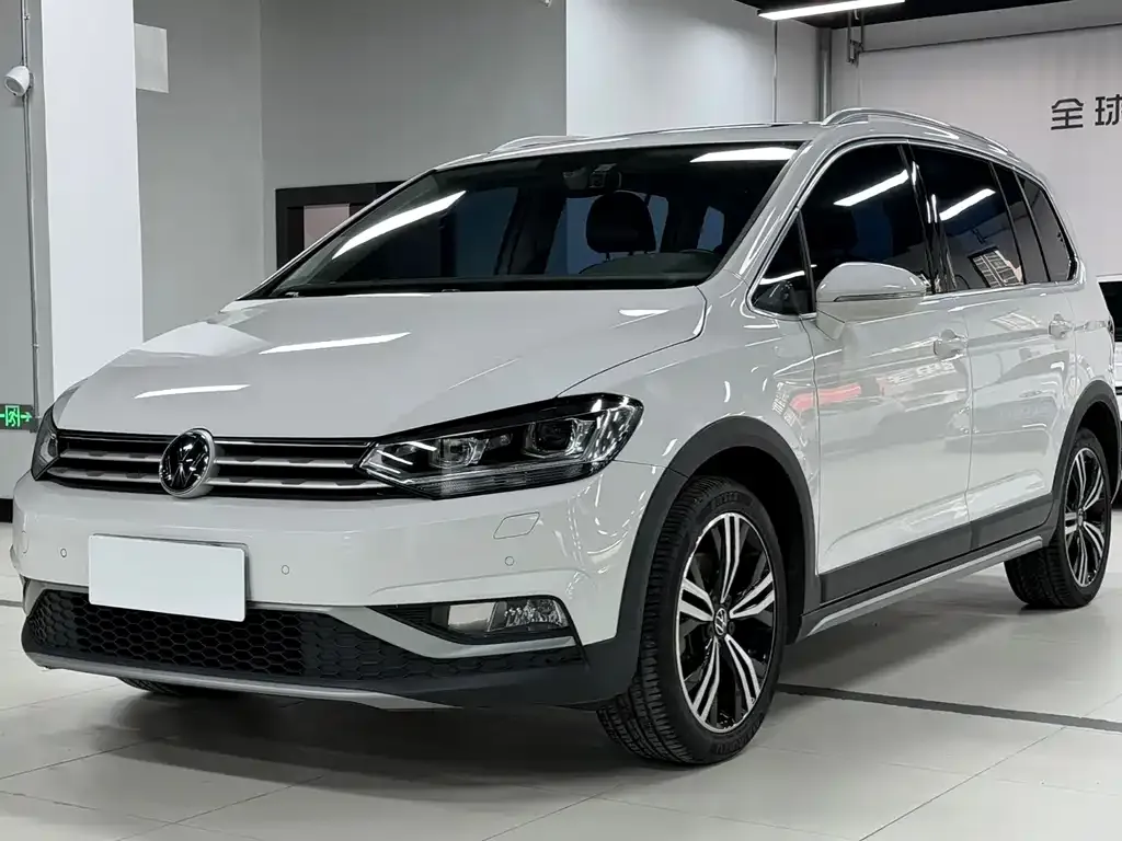 Volkswagen Touran 2021 из CN, фото 1