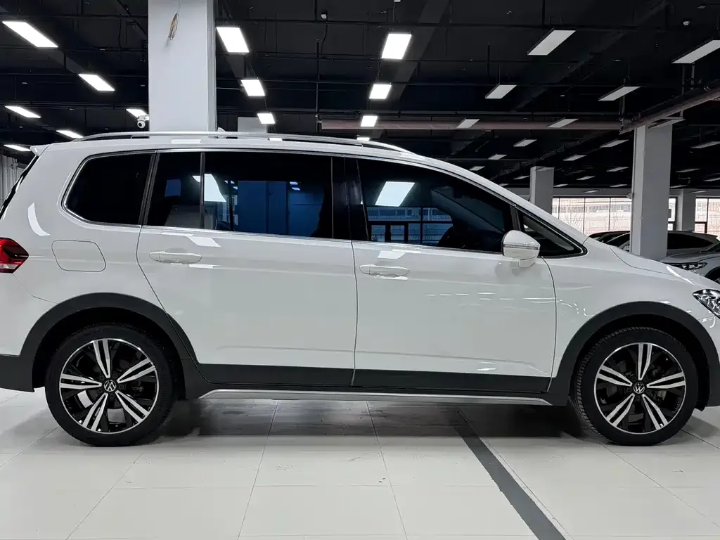 Volkswagen Touran 2021 из CN, фото 6