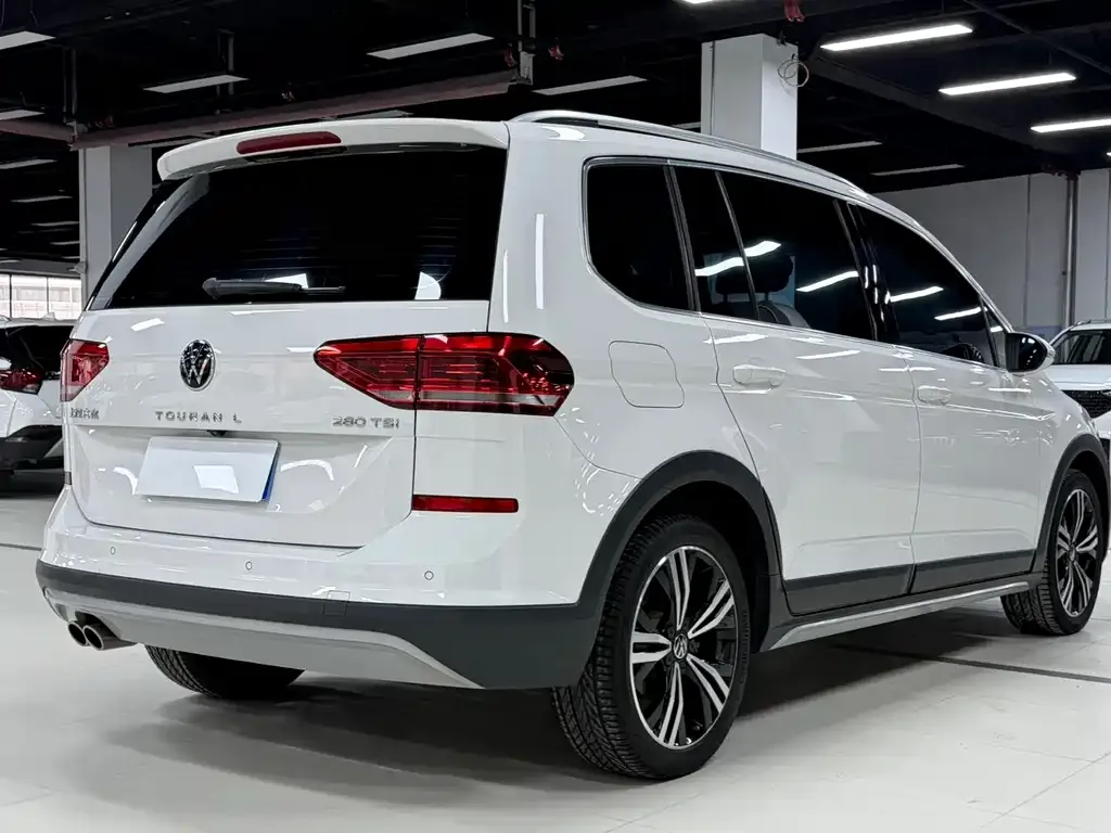 Volkswagen Touran 2021 из CN, фото 9