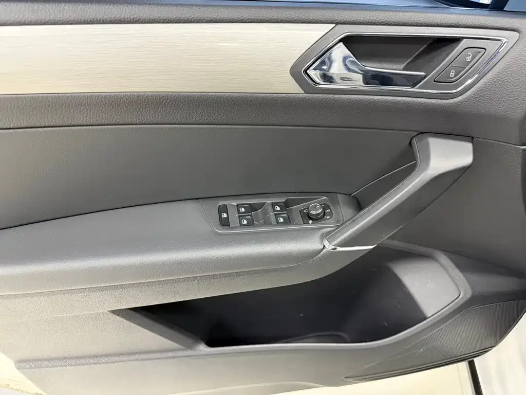 Volkswagen Touran 2021 из CN, фото 3