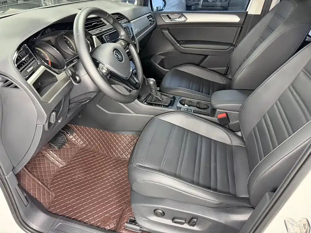 Volkswagen Touran 2021 из CN, фото 5
