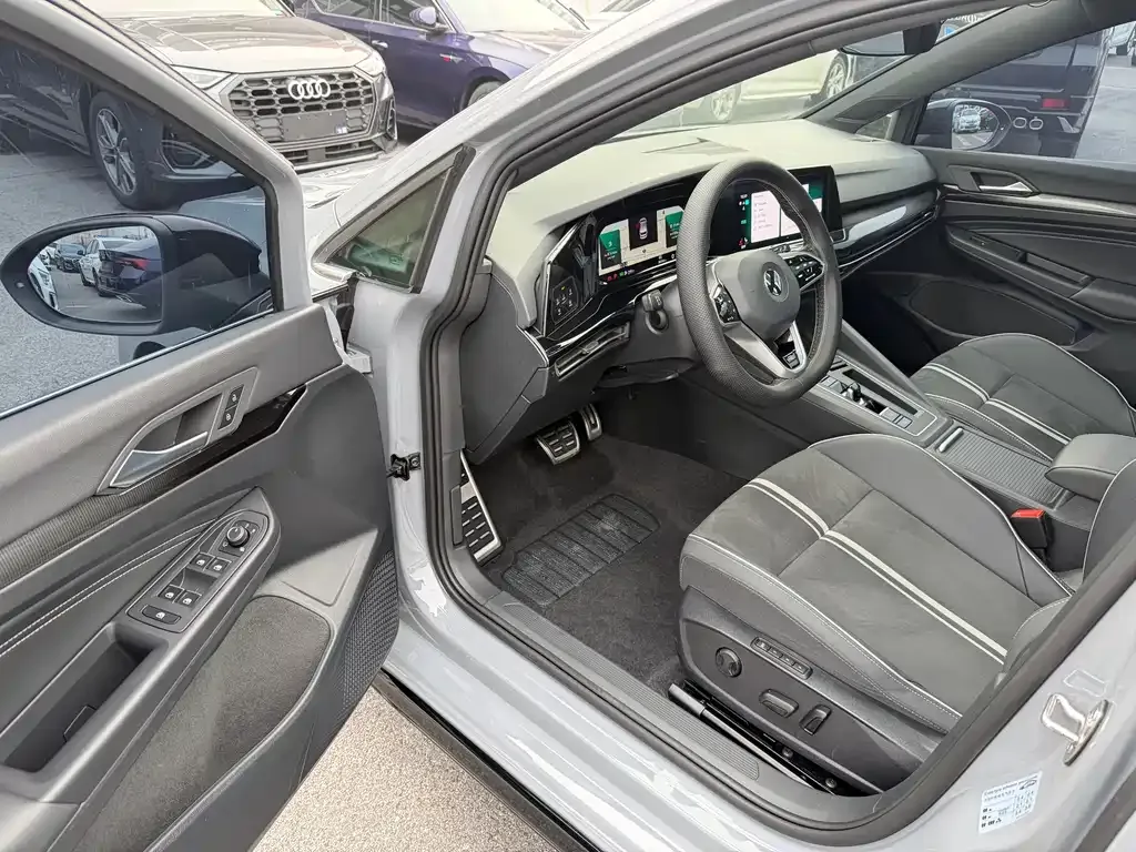 Volkswagen Golf 2022 из CN, фото 10