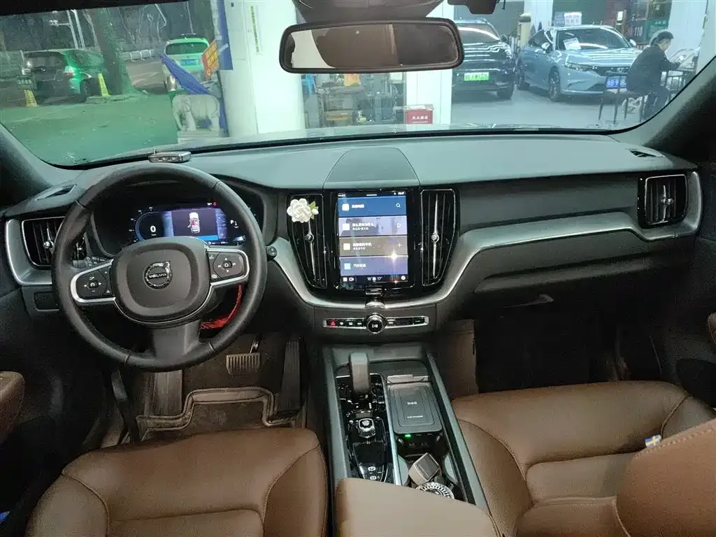 Volvo XC60 2024 из CN, фото 4